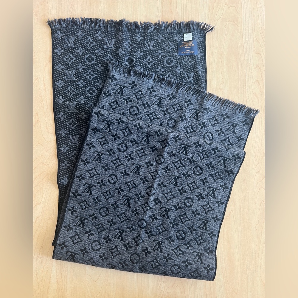 Authentic LV Monogram Winter Scarf 100% Wool